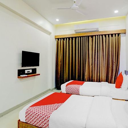 OYO 77491 Hotel Shreenath Valsad Exterior foto