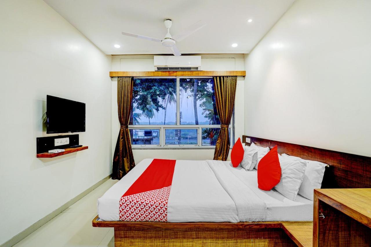 OYO 77491 Hotel Shreenath Valsad Exterior foto